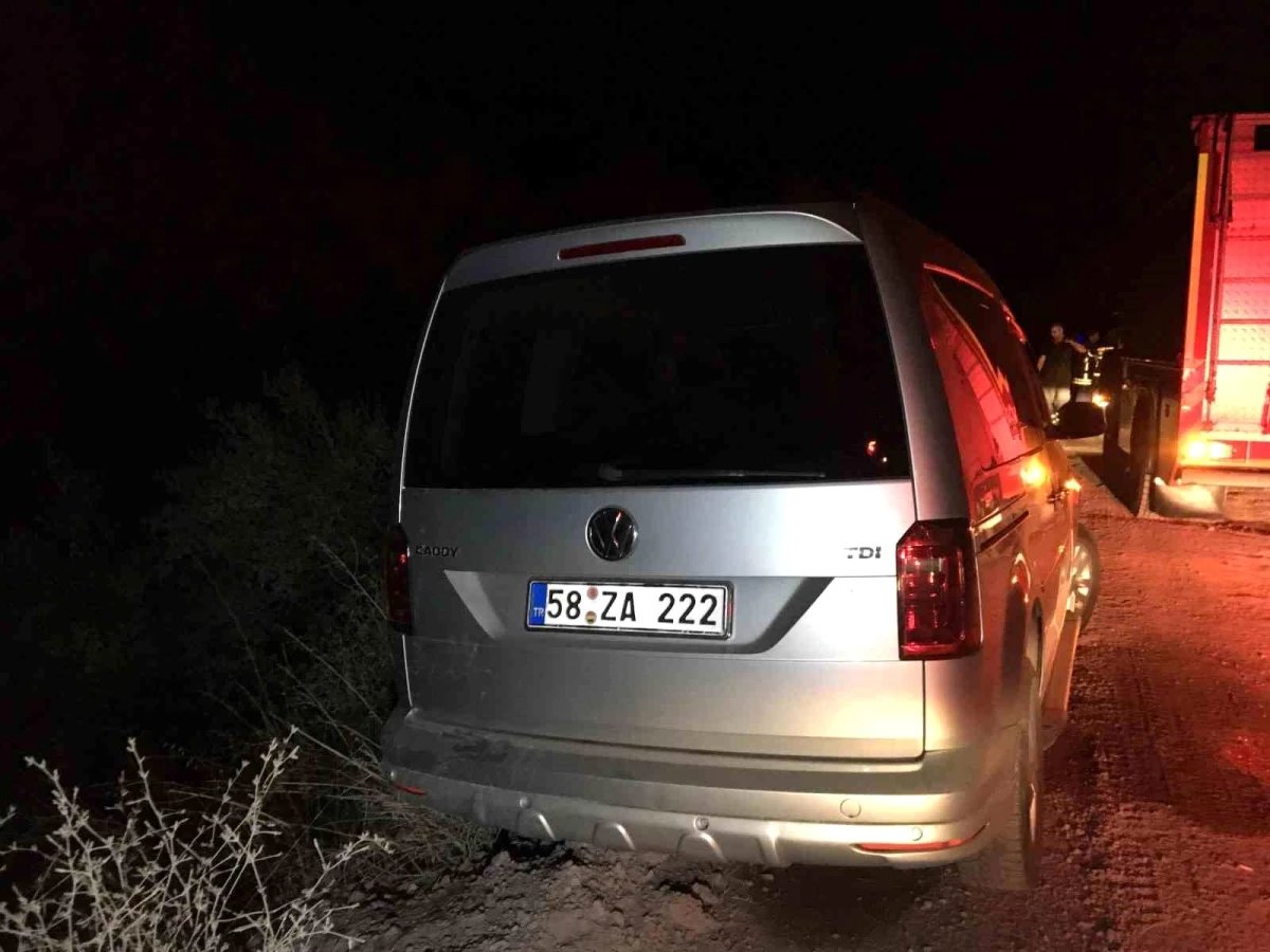 Kocaeli'de kaza: Araç uçurumda asılı kaldı, sürücü ağır yaralandı