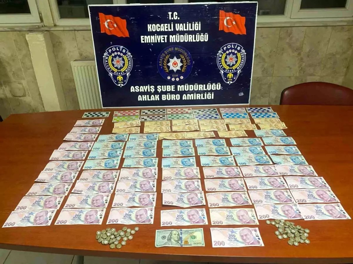 Kocaeli'de Kumar Baskınında 9 Kişiye 83 Bin TL Ceza