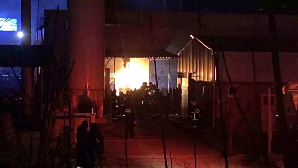 Kocaeli'de Oksijen ve Asetilen Gazı Tesisinde Yangın