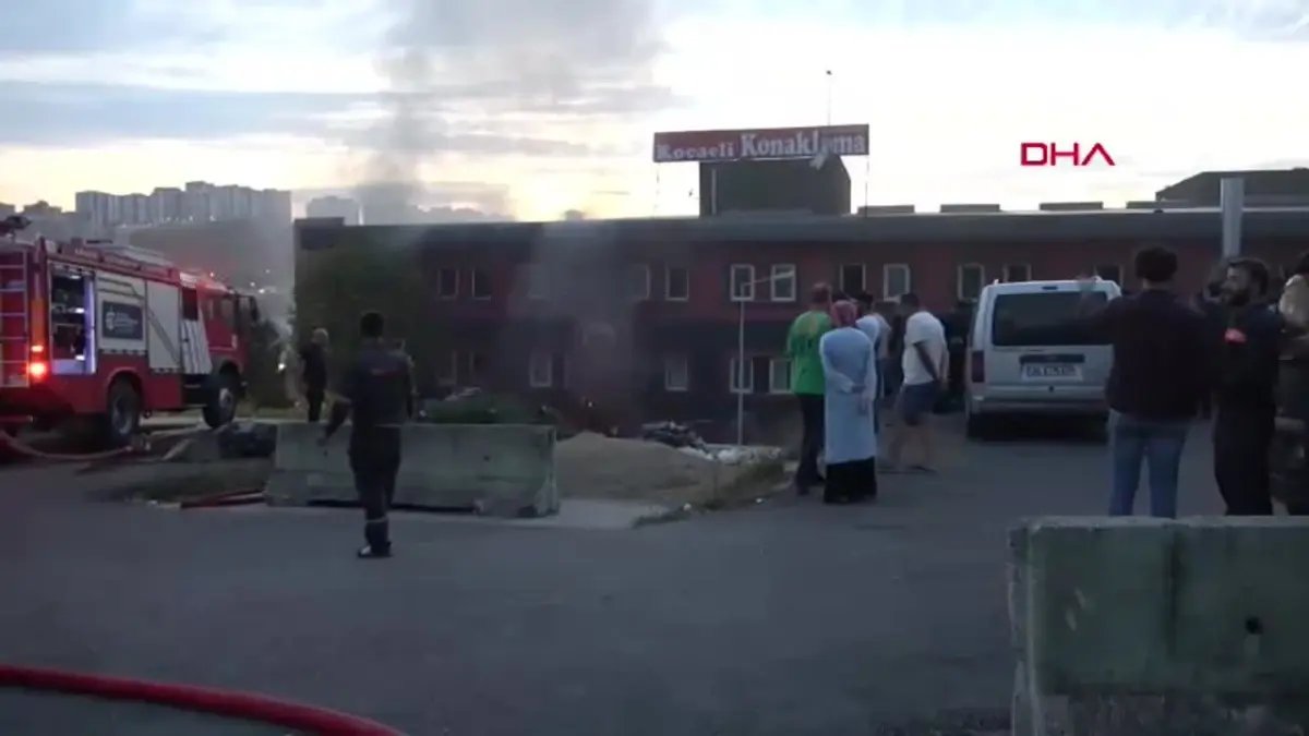 Kocaeli'de Pansiyonda Çıkan Yangında 3 Kişi Dumandan Etkilendi
