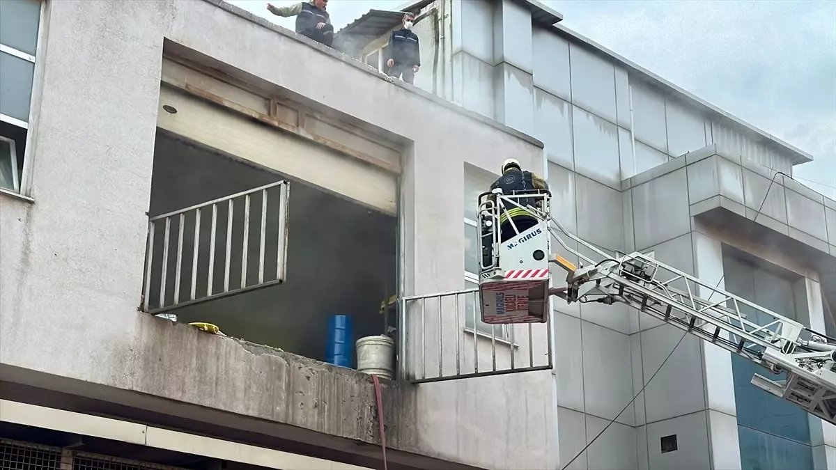 Kocaeli'de Plastik İmalathanesinde Yangın Çıktı
