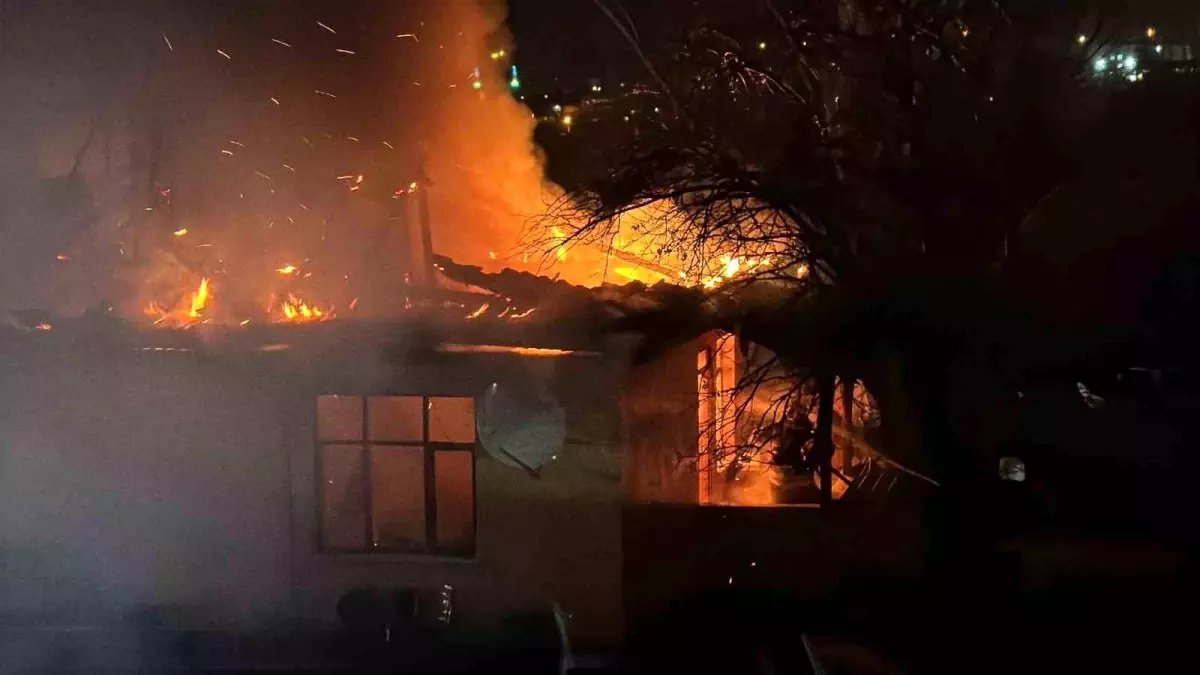 Kocaeli'de Sobadan Yangın: Tek Katlı Ev Kullanılamaz Hale Geldi