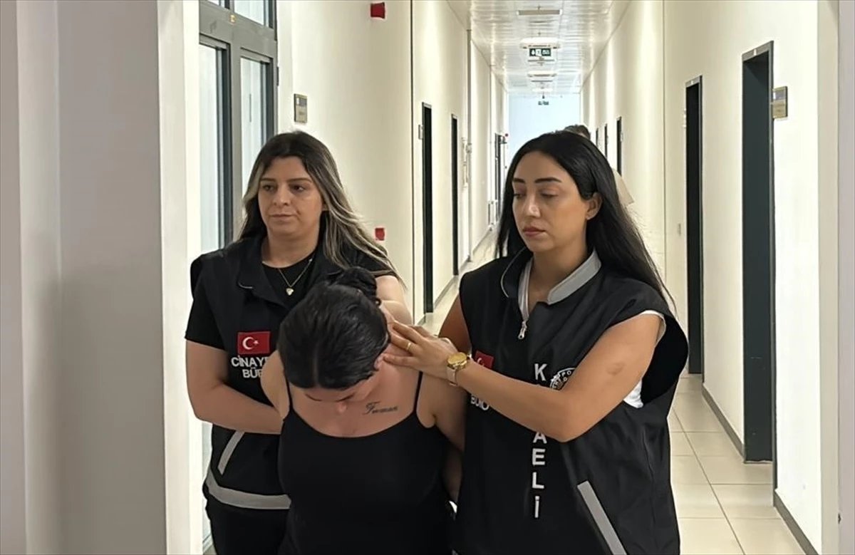 Kocaeli'de Sosyal Medya Üzerinden Yayınlanan Videoda Kadınları Darbettikleri İddiasıyla Gözaltına Alınan 2 Kadından 1'i Tutuklandı
