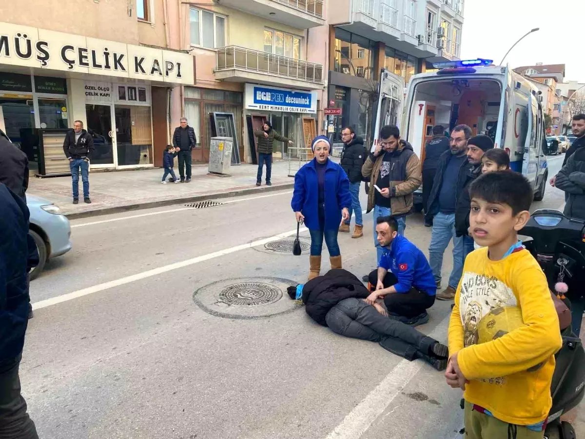 Kocaeli'de U Dönüşü Yapan Ticari Araç Motosikletli Kadını Yaraladı