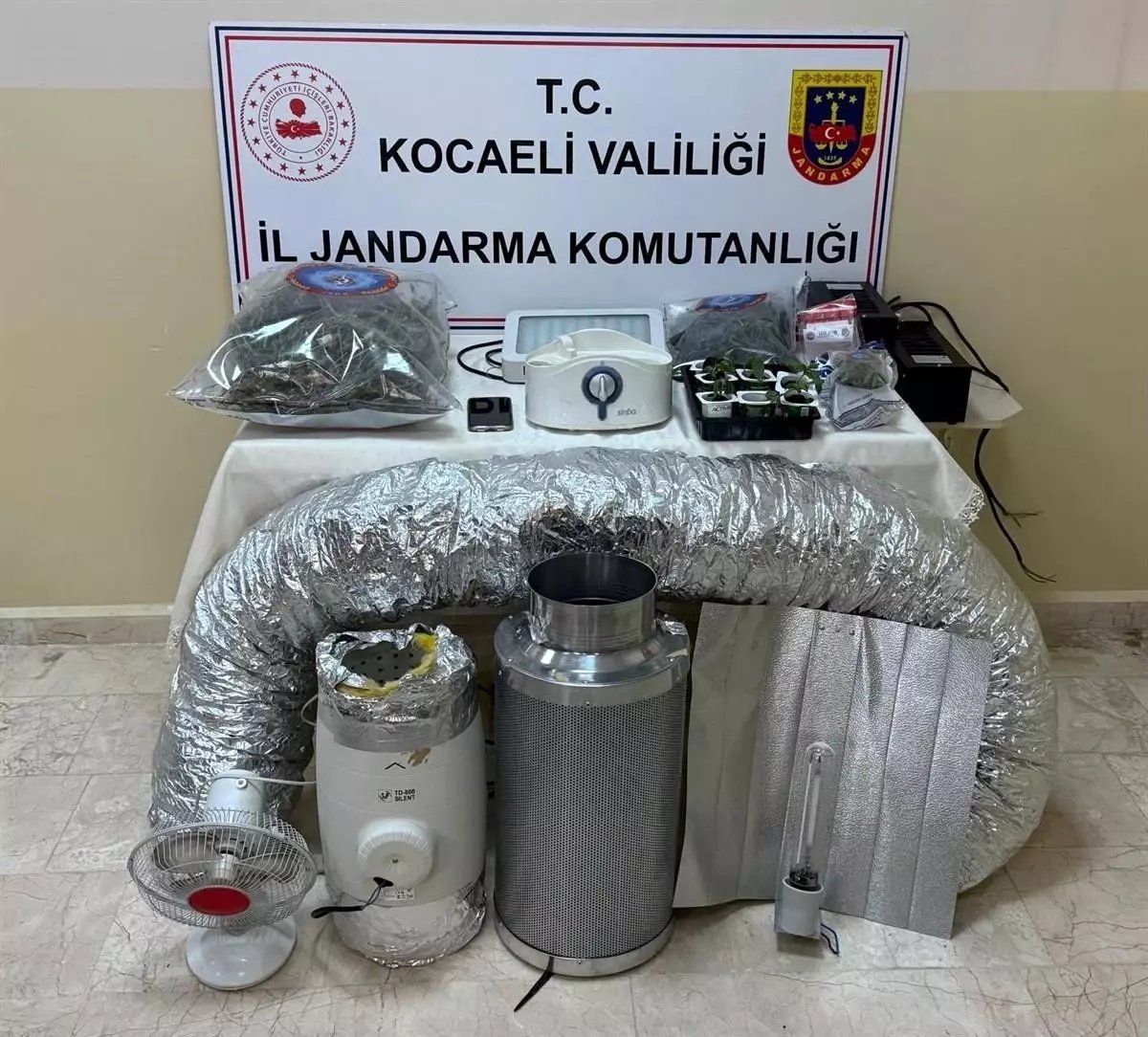 Kocaeli'de Uyuşturucu Baskını: 4 Gözaltı