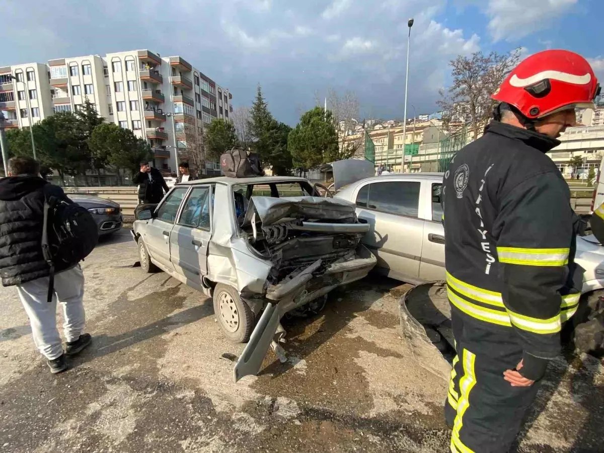 Kocaeli'de Zincirleme Kaza: 2 Yaralı