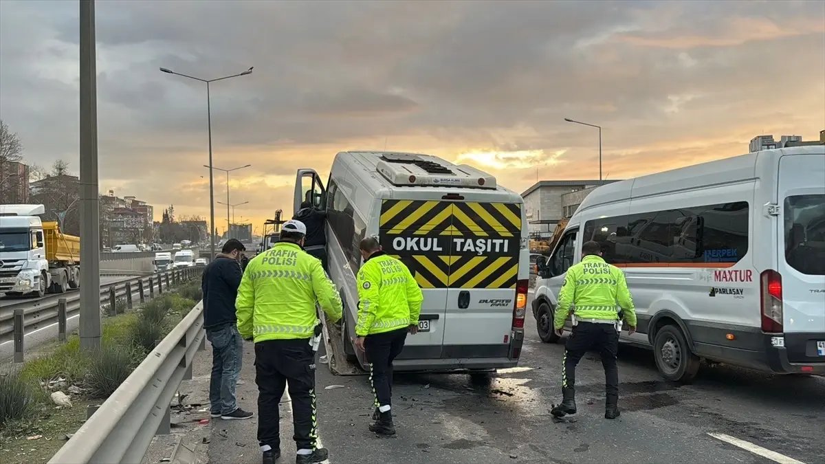 Kocaeli'de Zincirleme Trafik Kazası: 4 Yaralı