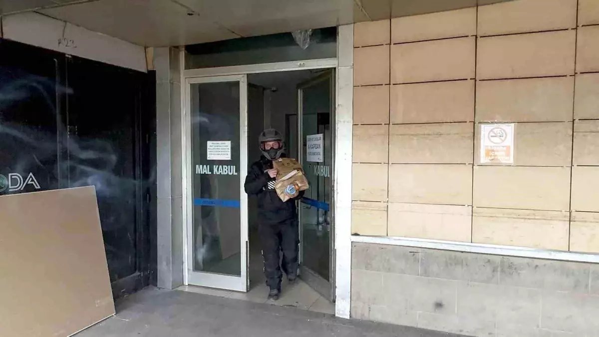 Kocaeli'deki AVM'den Kuryelere Asansör Yasağı Tepkisi