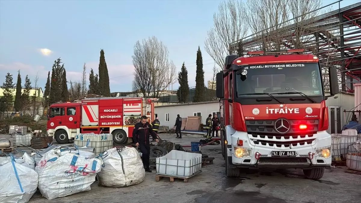 Kocaeli'nin Gebze İlçesindeki Döküm Fabrikasında Yangın Çıktı