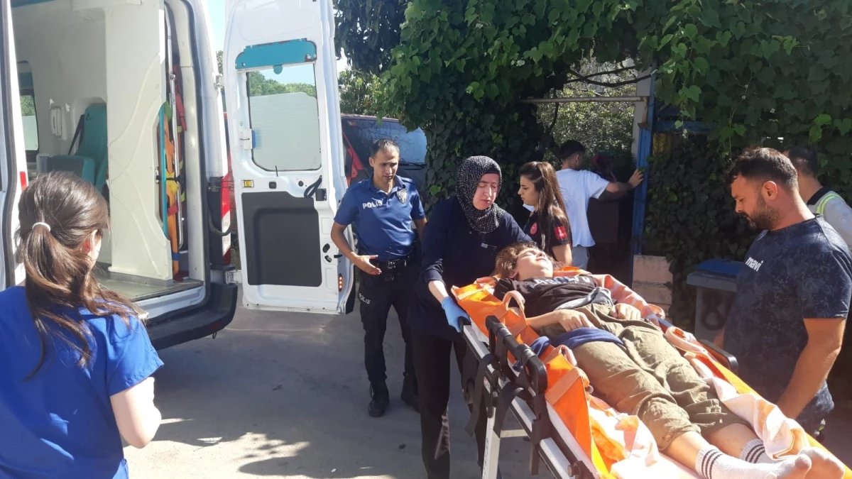 Körfez'de Genç Kız Tabanca İle Yaralandı, Annesi ve Kardeşi Gözaltına Alındı