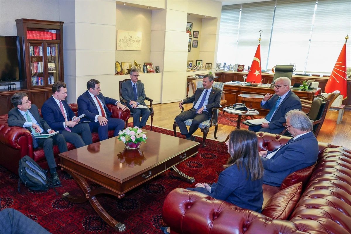 Özgür Özel, Almanya'nın Kuzey Ren Vestfalya Eyaleti Bakanı Liminski ile Görüştü
