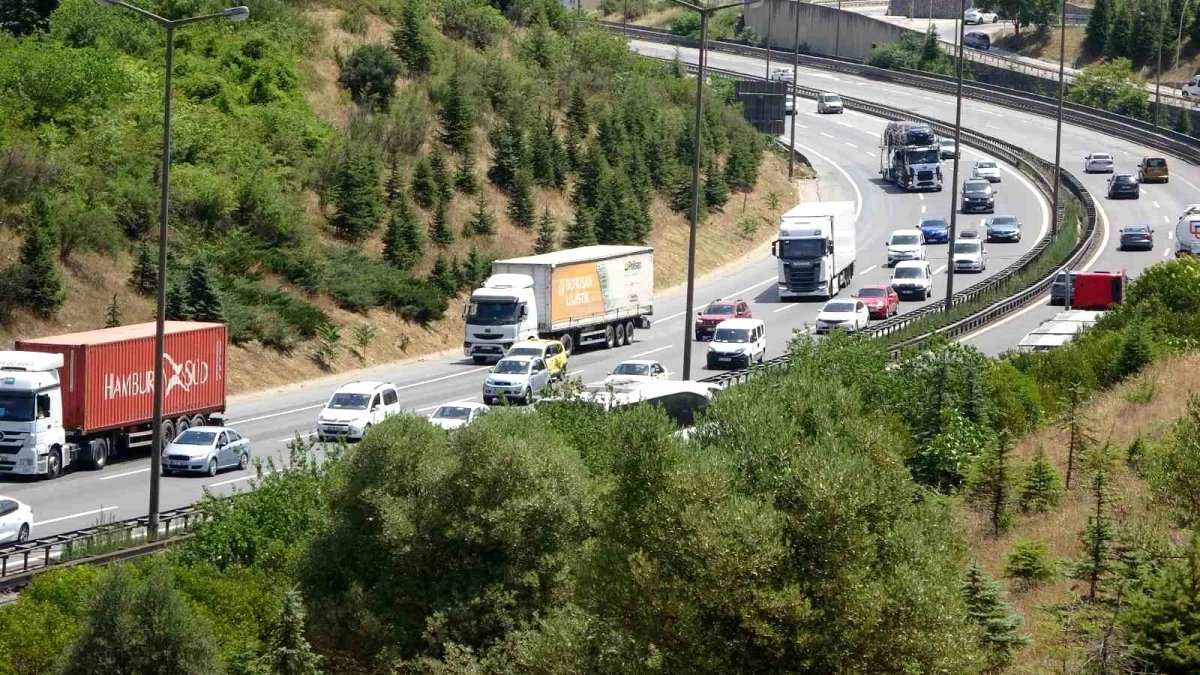 Kurban Bayramı Tatilinde TEM Otoyolu'nda Trafik Yoğunluğu