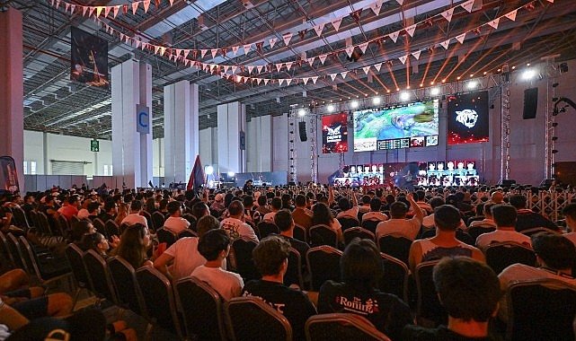 LoL Yaz Mevsimi Finali'nde şampiyon "Papara Super Massive"