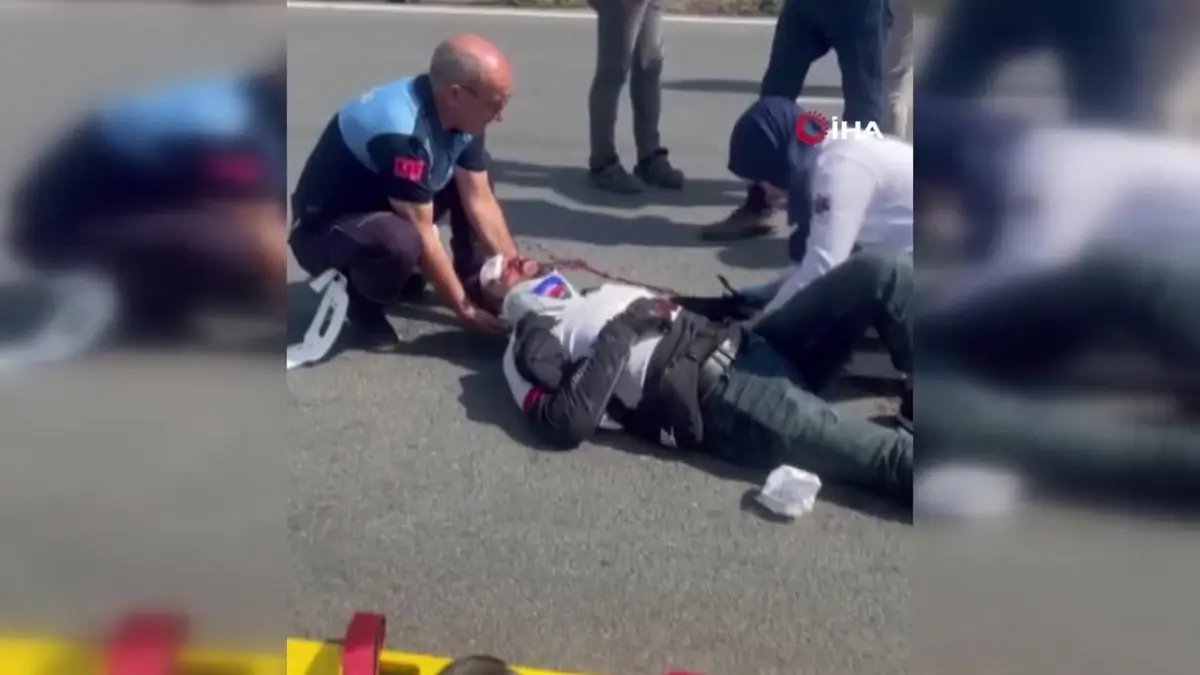 Motosikletten savrulan 2 kişi yaralandı