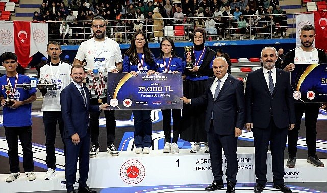 Öğrencilerin Tasarladığı Robotlar Ağrı'nın Zirvesinde Yarıştı