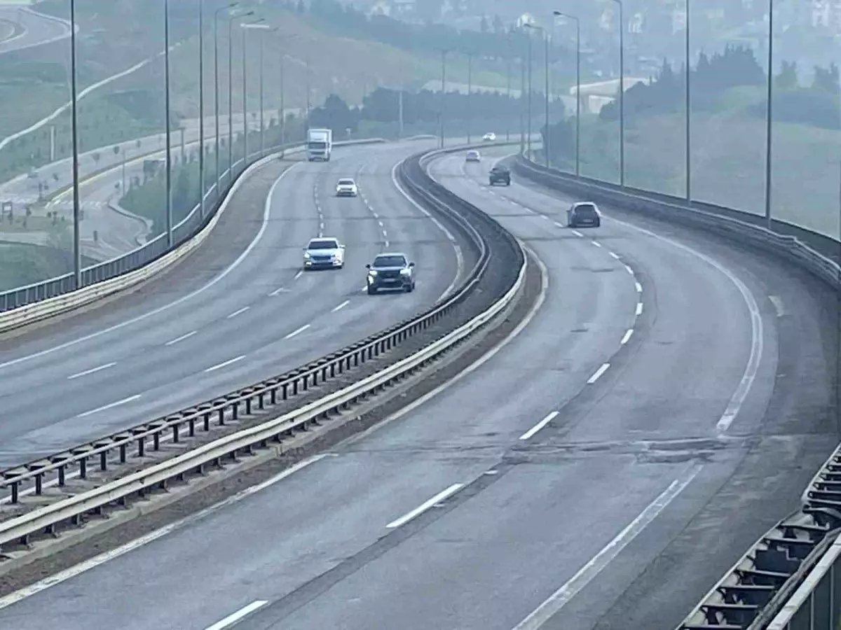 Ramazan Bayramı'nın İlk Günü TEM Otoyolu Boş Kaldı