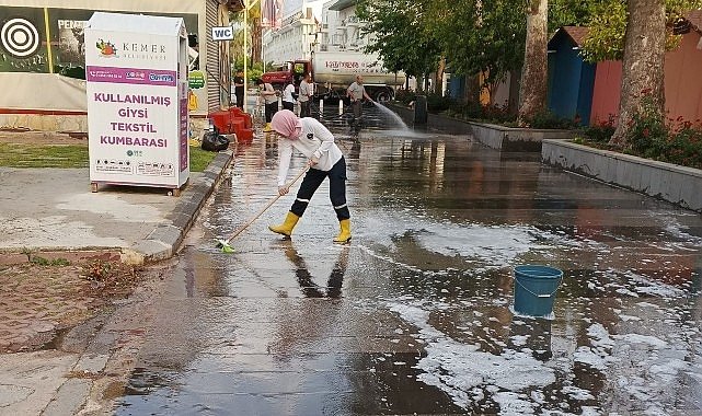 Sanat Sokağı'nda temizlik çalışması
