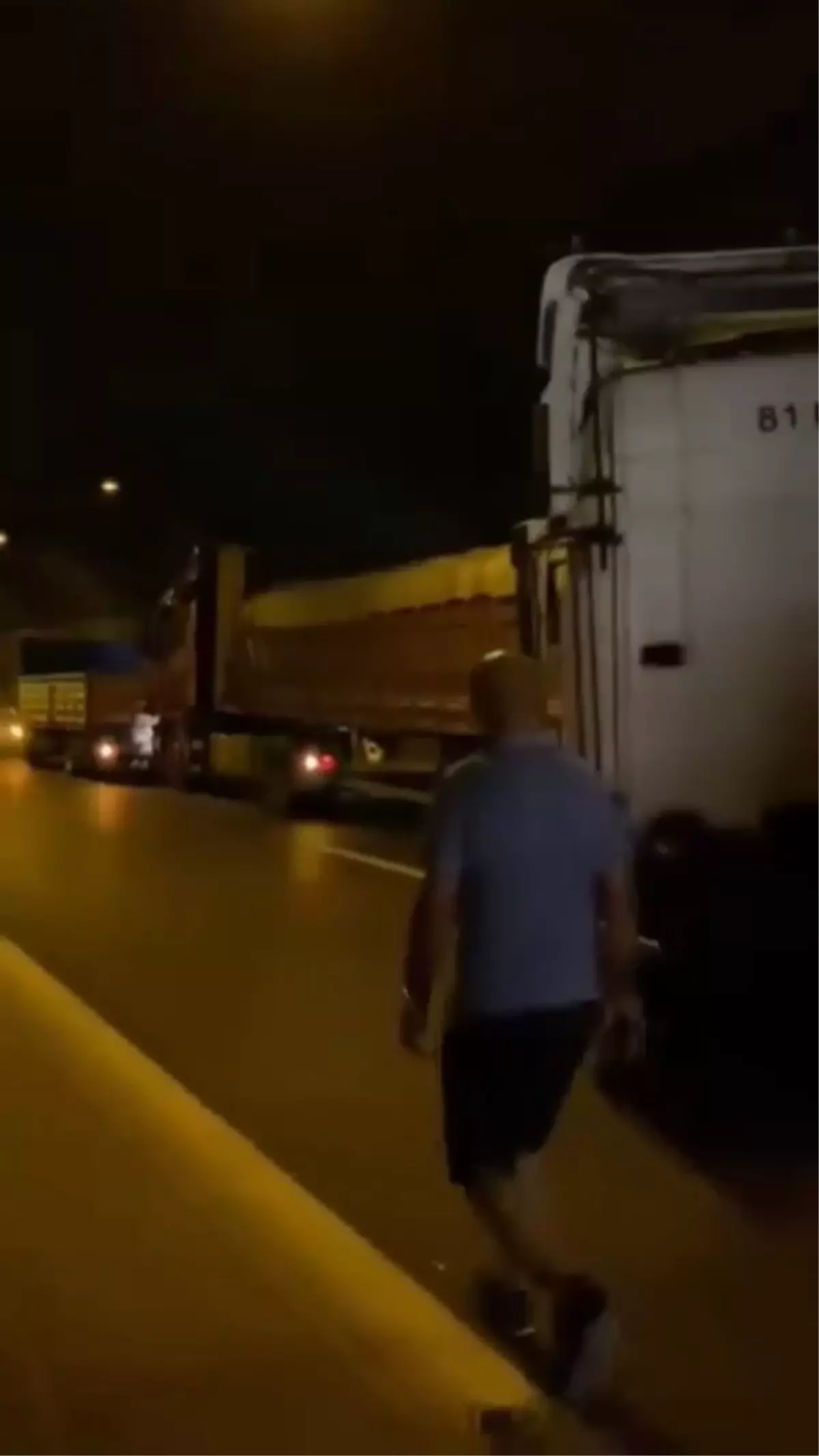 TEM Otoyolu'nda 3 TIR'ın Çarpışması Sonucu Kaza Meydana Geldi