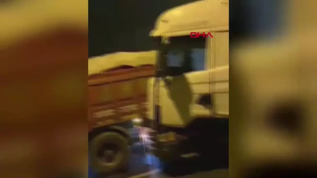 TEM Otoyolu'nda 3 TIR'ın Çarpışması Sonucu Kaza Meydana Geldi