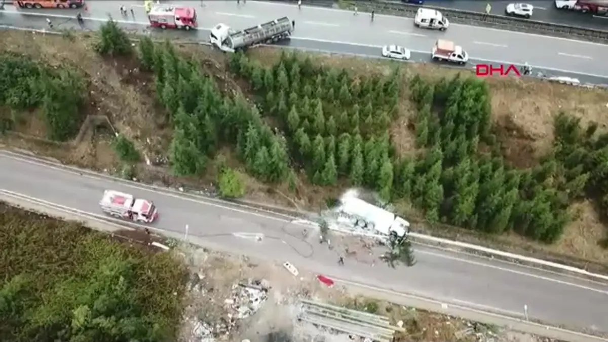 TEM Otoyolu'nda Zincirleme Kaza: 4 Yaralı