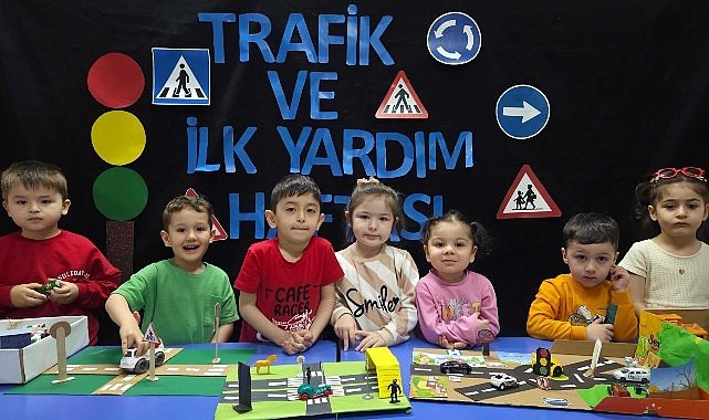 Trafik kurallarını eğlenerek öğrendiler