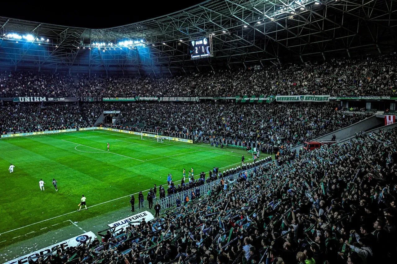 Kocaelispor, Seyirci Rekorunu Sakaryaspor Derbisinde Kırdı