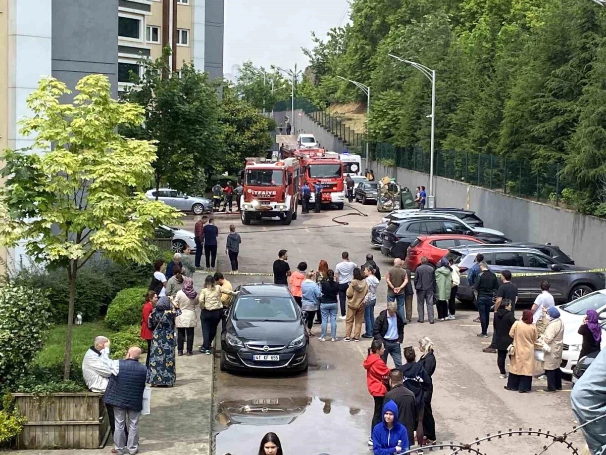 İzmit’te 16 Katlı Binada Elektrik Panosu Yangını