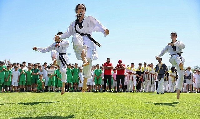  Sivas Belediyespor bünyesinde her yıl geleneksel olarak düzenlenen yaz spor okulu bu sene de kapılarını açtı