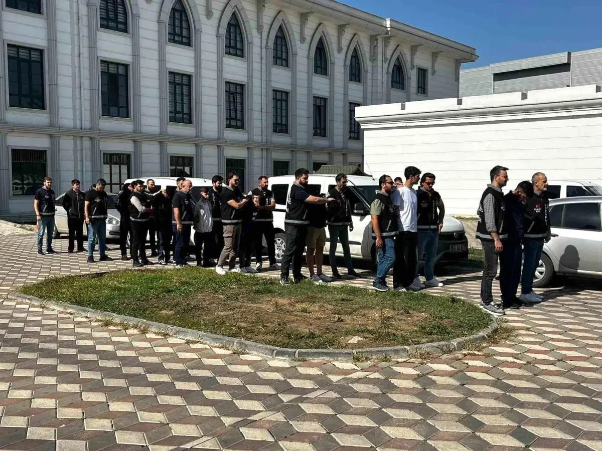  Kocaeli’de Eğlence Mekanına Silahlı Saldırı: 4 Yaralı, 8 Şüpheli Yakalandı