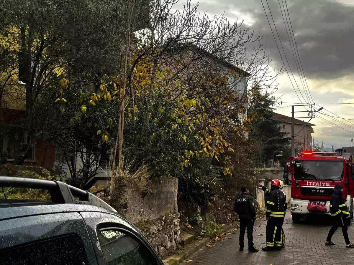 Kocaeli Derince’de Balkon Yangını: Kadın Yaralandı