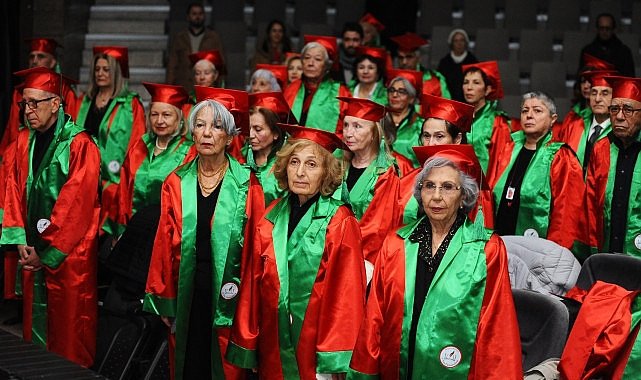  Karşıyaka’da 3. Yaş Üniversitesi’nde mezuniyet coşkusu!